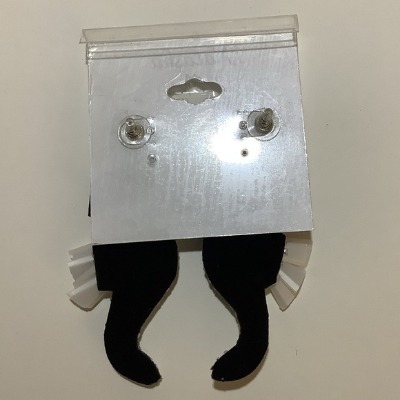 Natasha Seahorse Beaded Statement Earrings New - Picture 3 of 3